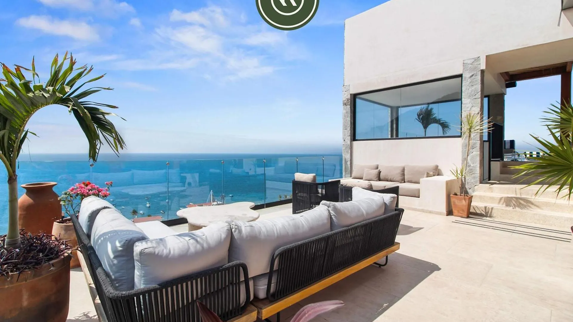 Luxury Oceanview Condo - Rooftop Pool - Downtown بويرتو فالارتا شقة