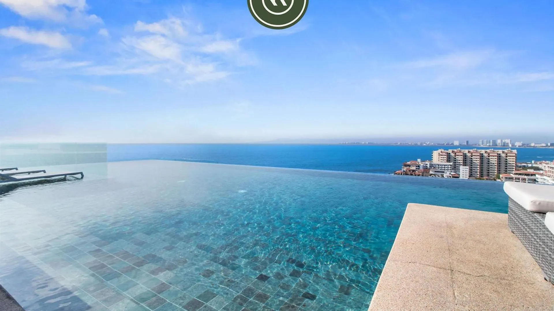 شقة Luxury Oceanview Condo - Rooftop Pool - Downtown بويرتو فالارتا