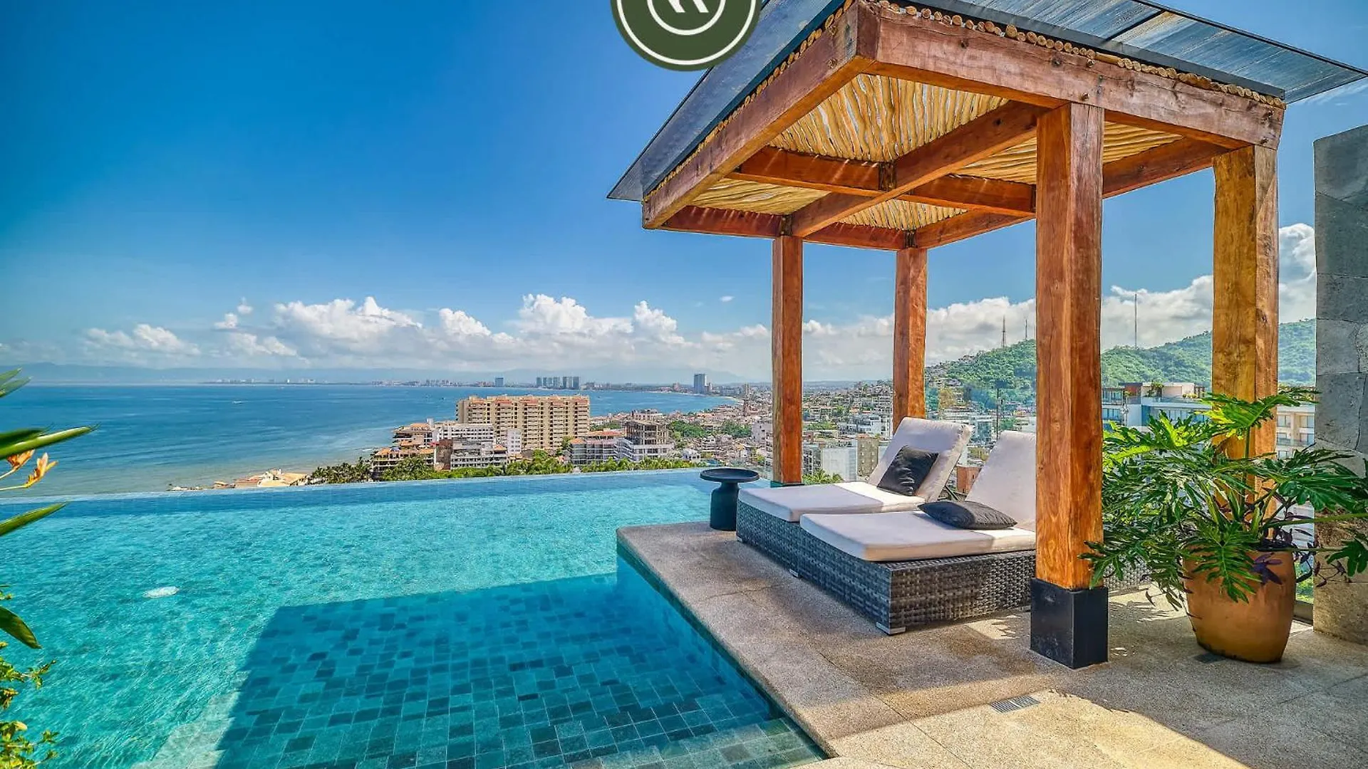 Luxury Oceanview Condo - Rooftop Pool - Downtown بويرتو فالارتا 0*,  المكسيك