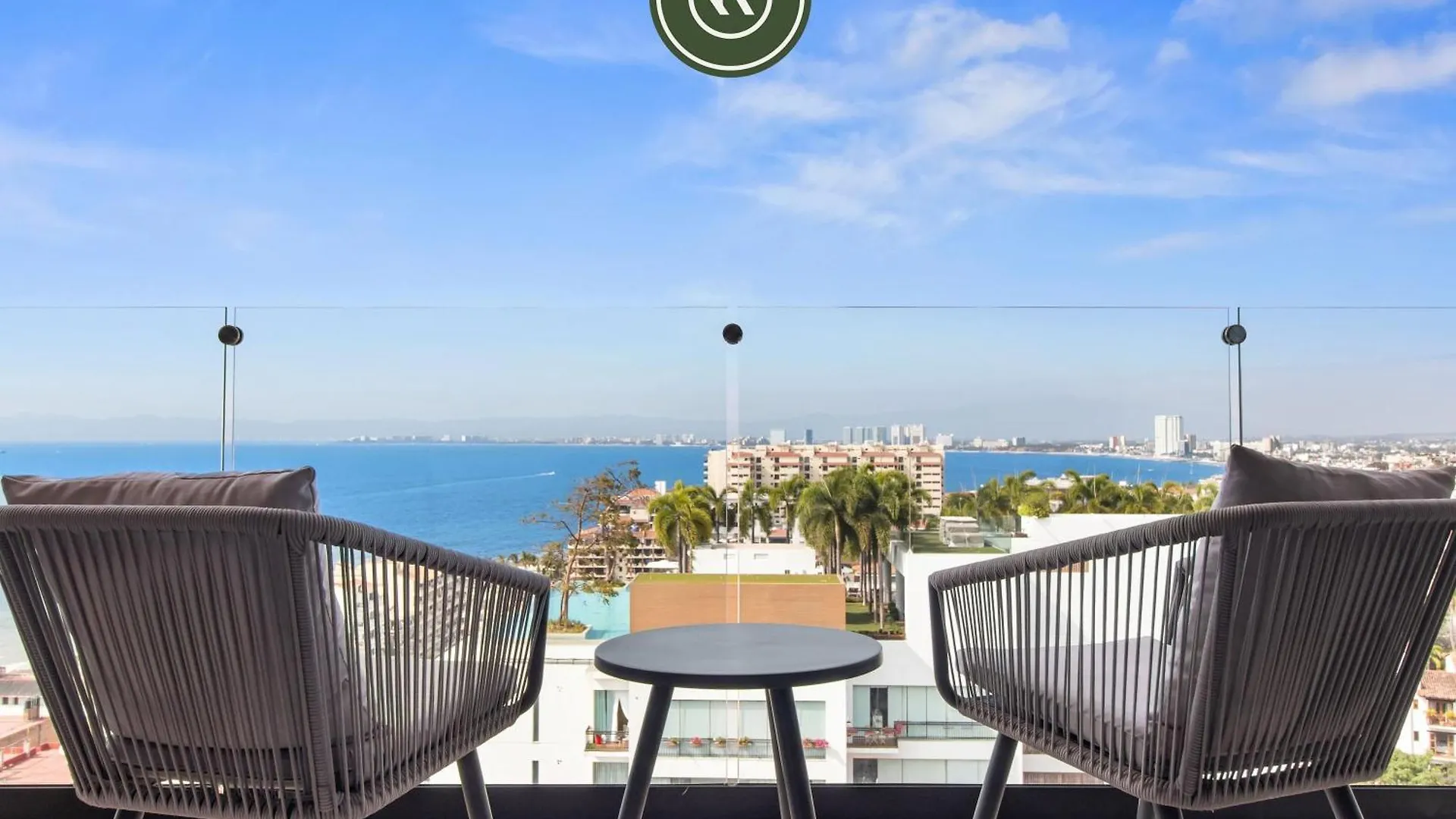 شقة Luxury Oceanview Condo - Rooftop Pool - Downtown بويرتو فالارتا