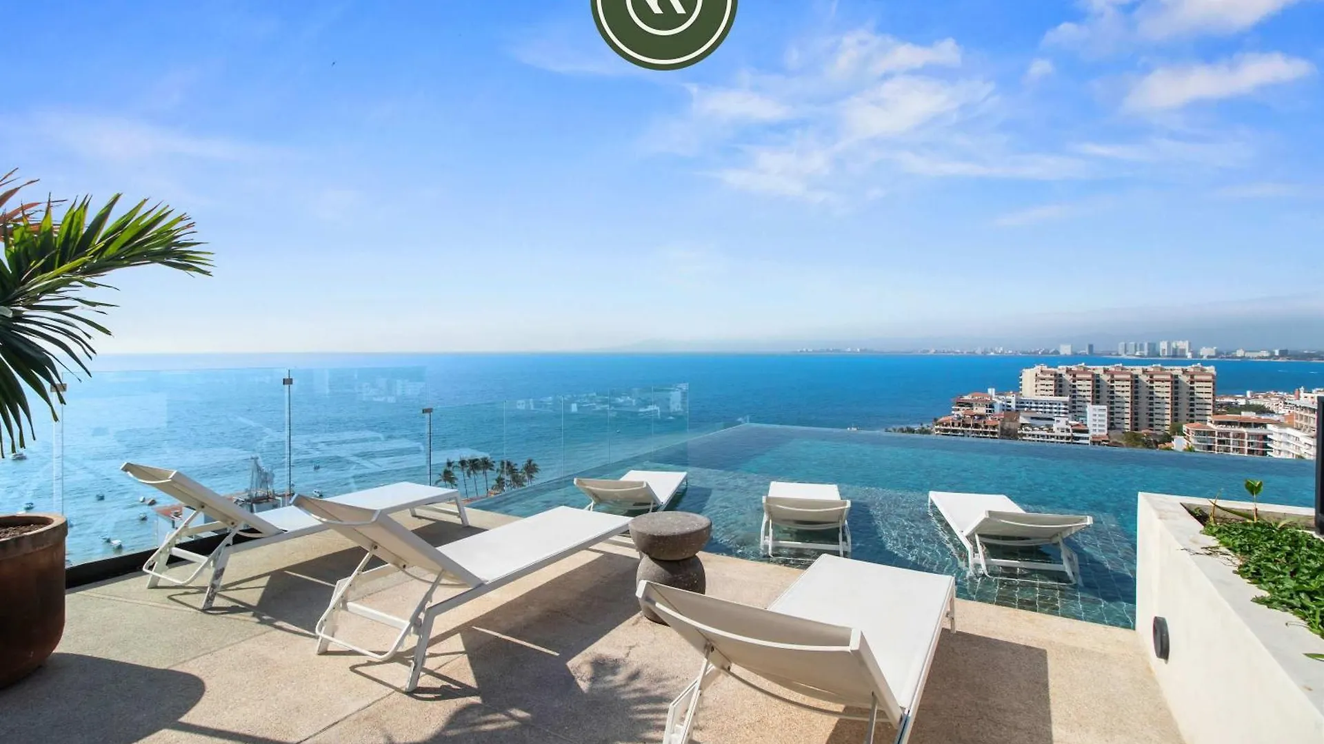 Luxury Oceanview Condo - Rooftop Pool - Downtown بويرتو فالارتا