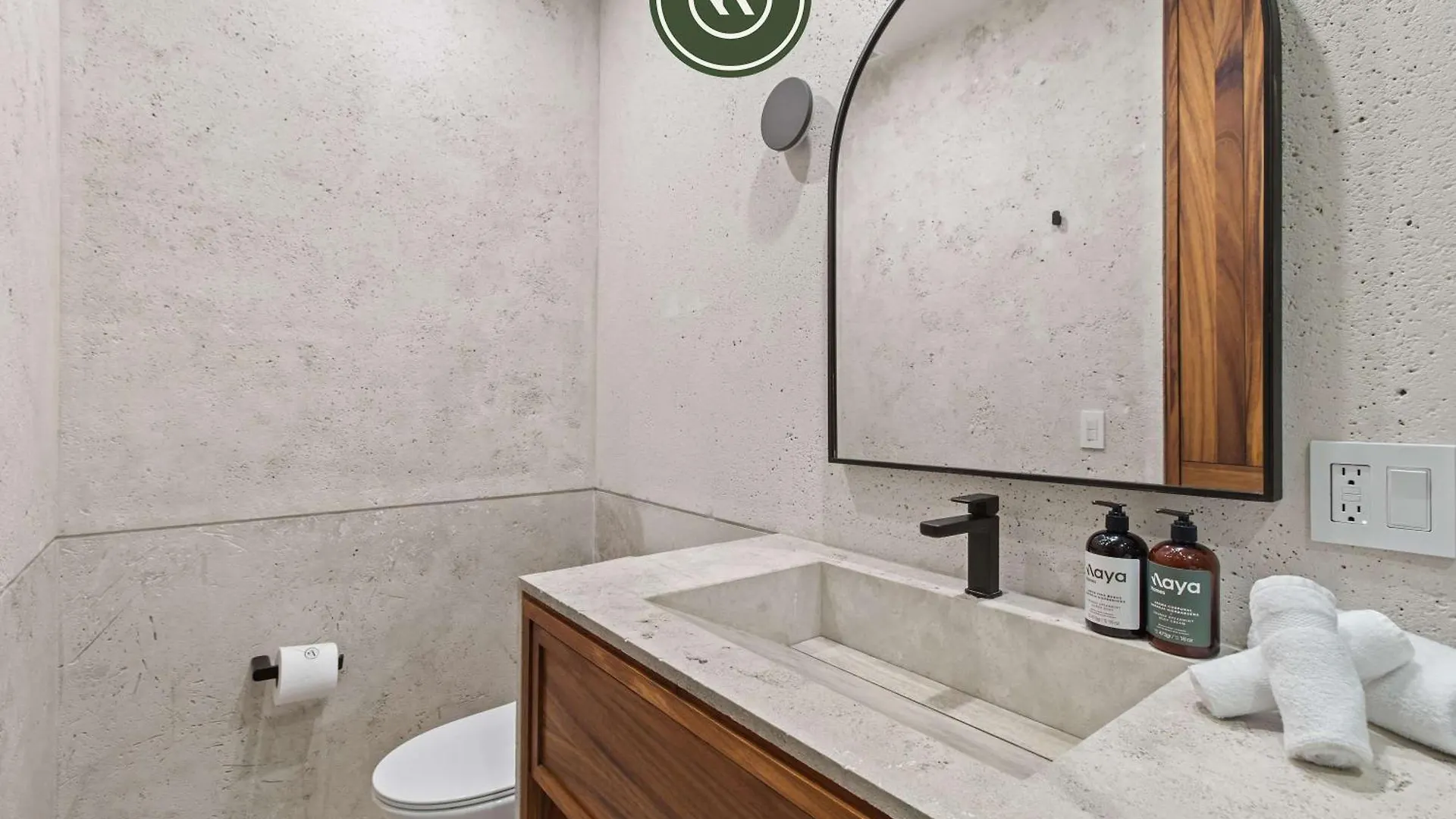 شقة Luxury Oceanview Condo - Rooftop Pool - Downtown بويرتو فالارتا