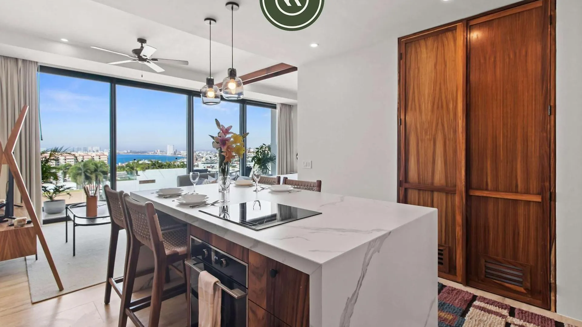Luxury Oceanview Condo - Rooftop Pool - Downtown بويرتو فالارتا المكسيك