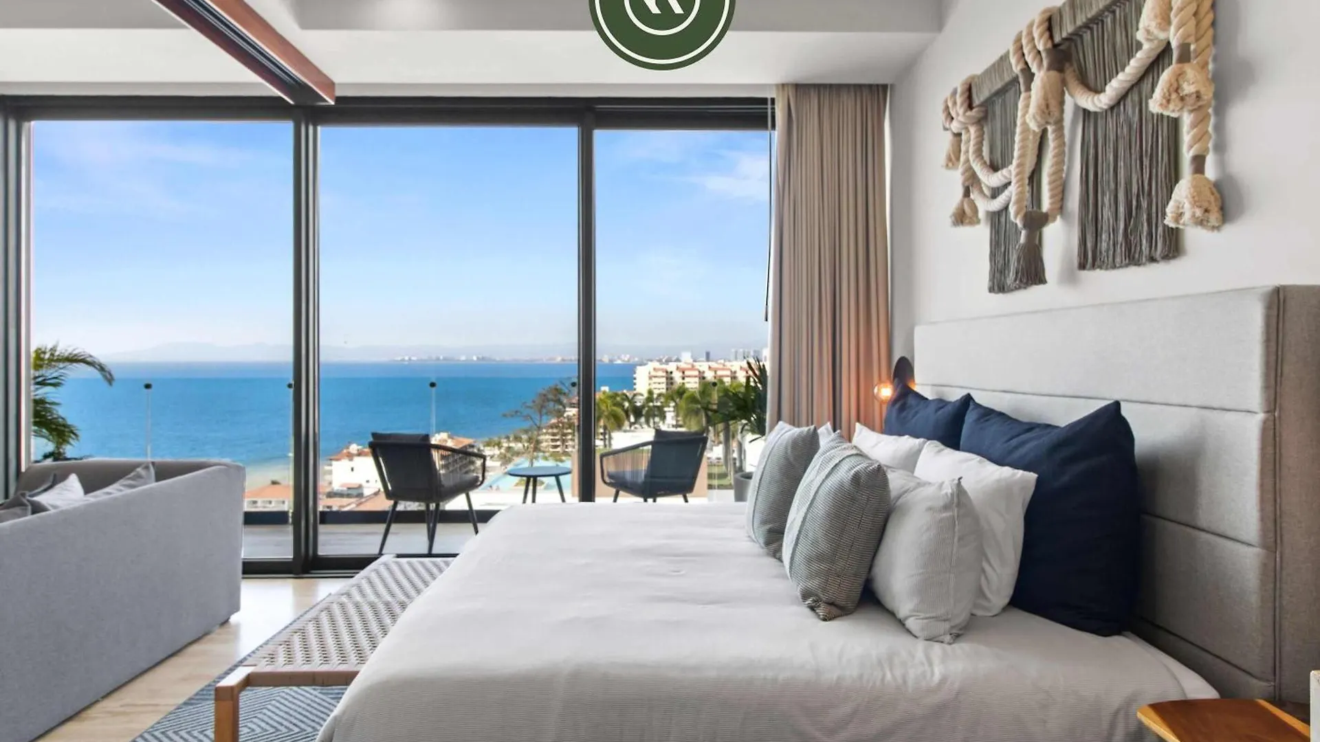Luxury Oceanview Condo - Rooftop Pool - Downtown بويرتو فالارتا 0*,  المكسيك