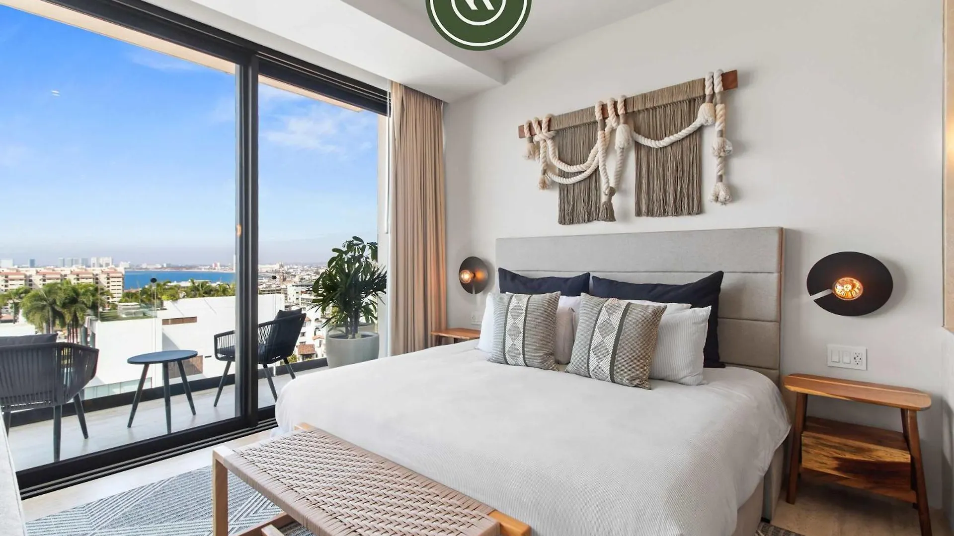 شقة Luxury Oceanview Condo - Rooftop Pool - Downtown بويرتو فالارتا