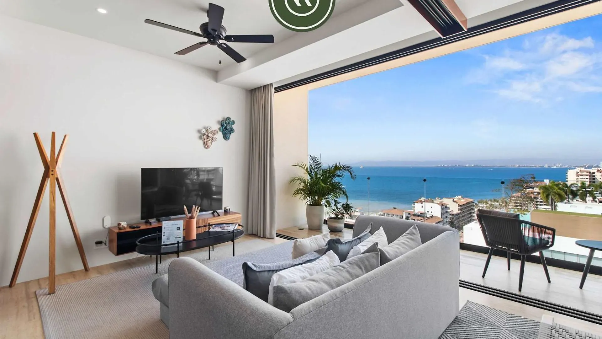Luxury Oceanview Condo - Rooftop Pool - Downtown Puerto Vallarta Apartment