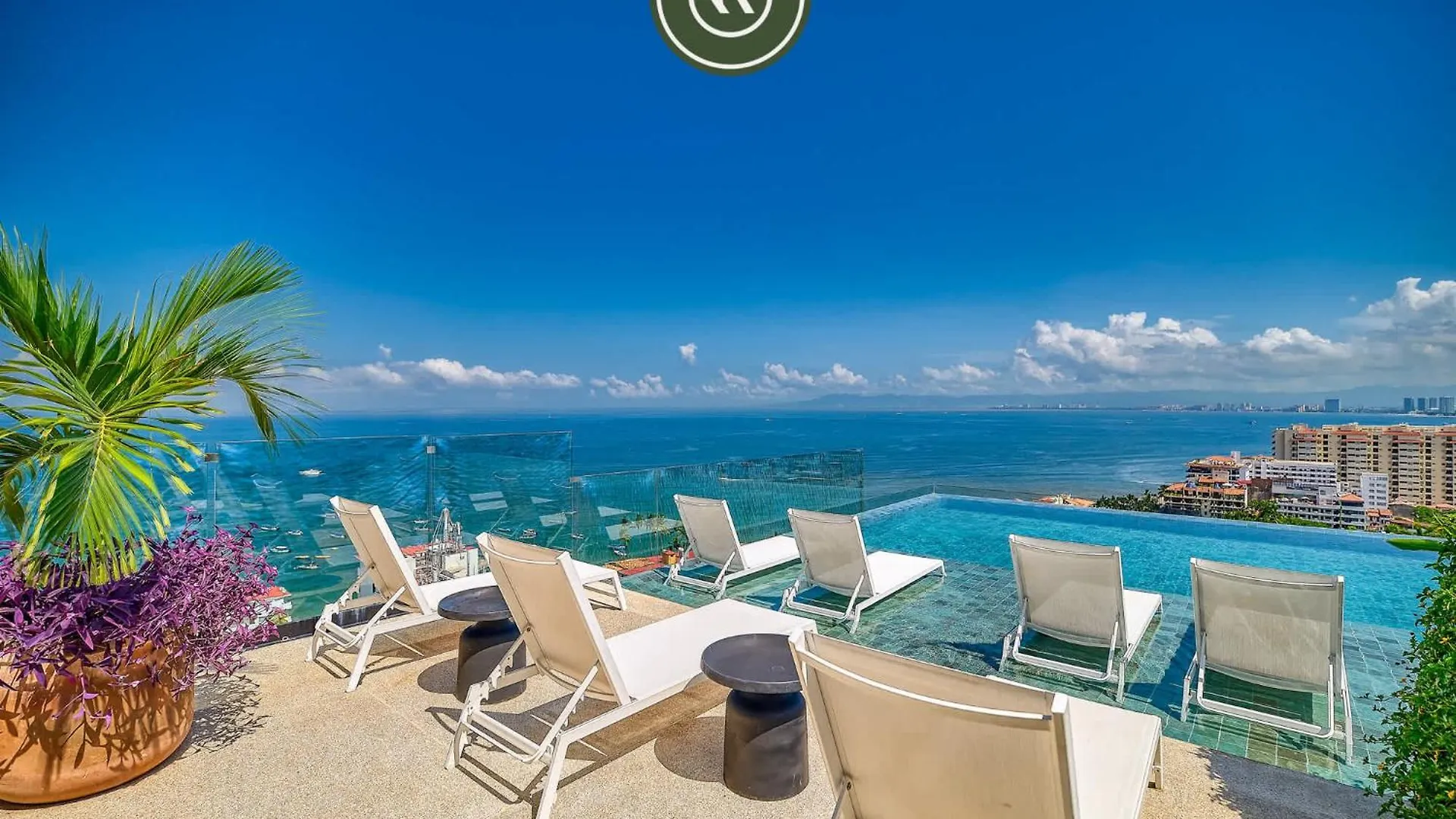 Luxury Oceanview Condo - Rooftop Pool - Downtown Puerto Vallarta