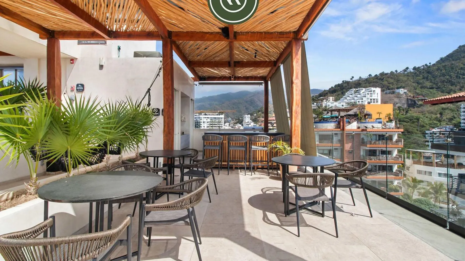 Luxury Oceanview Condo - Rooftop Pool - Downtown Puerto Vallarta